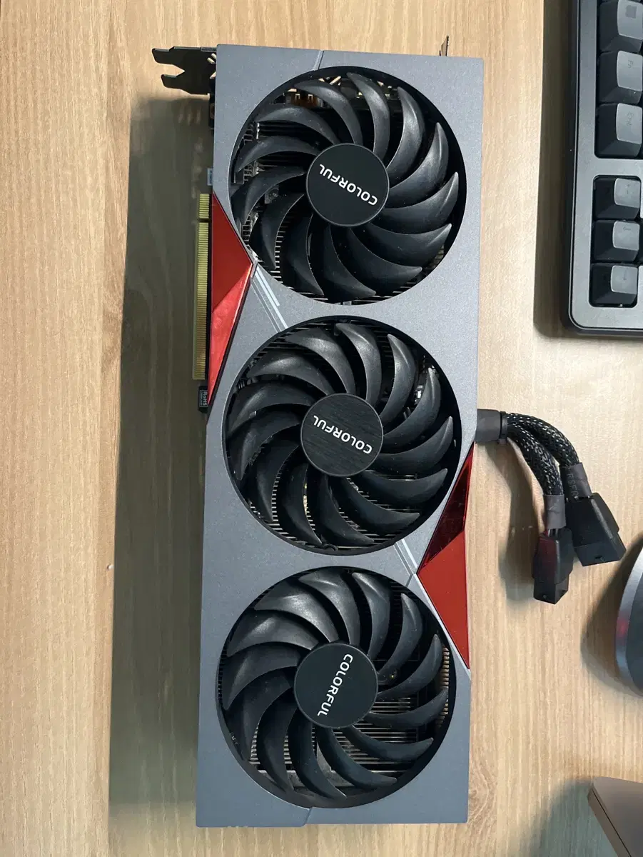 컬러풀 rtx 3070ti 8gb 팝니다.